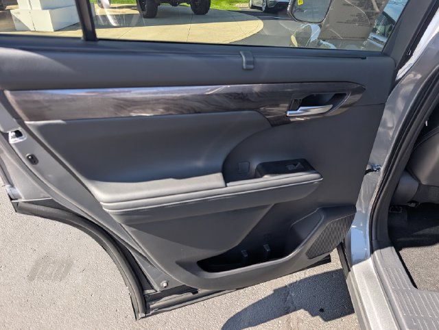New 2026 Toyota Highlander AWD image 14