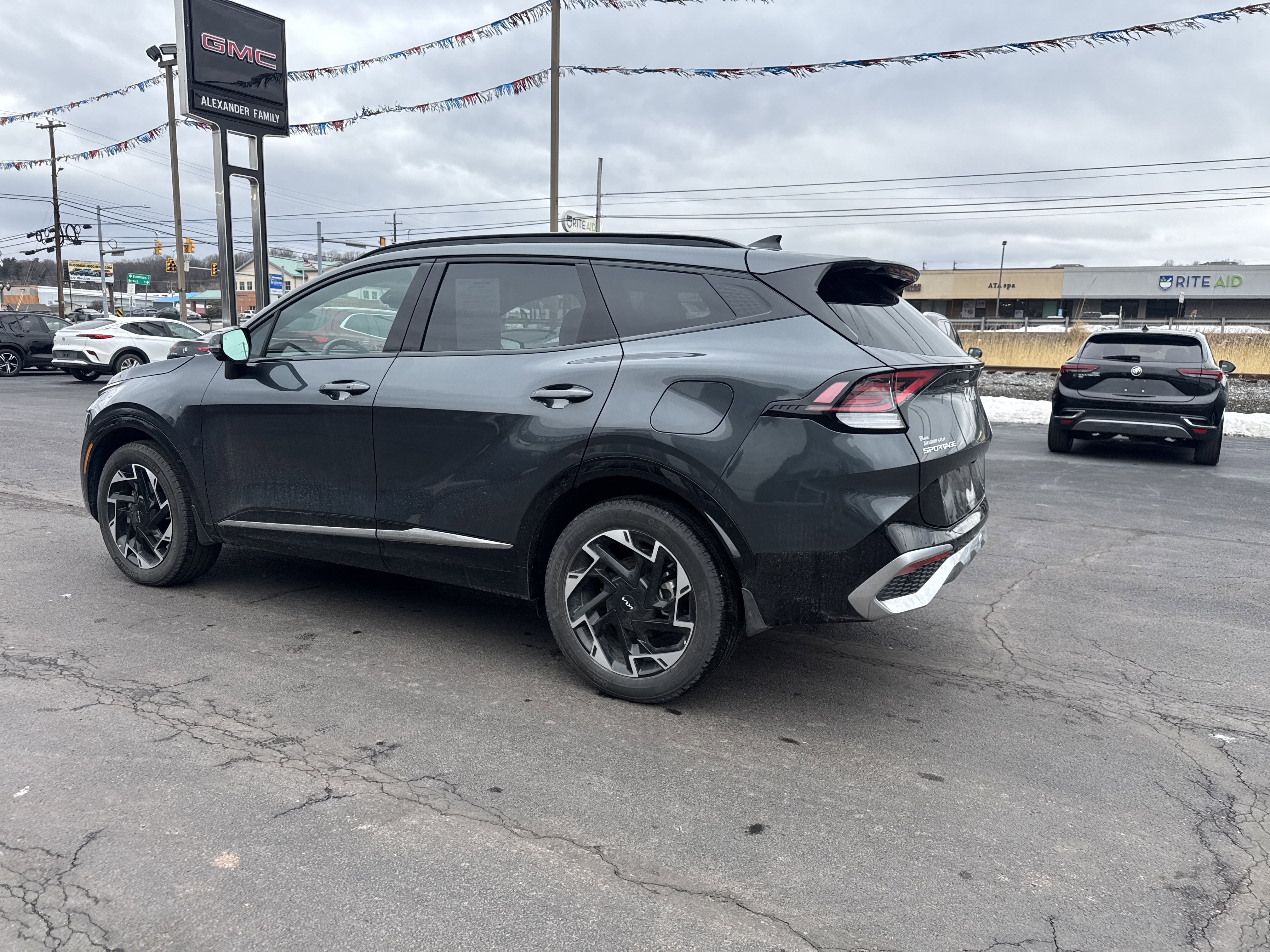 Used 2025 Kia Sportage SX image 6