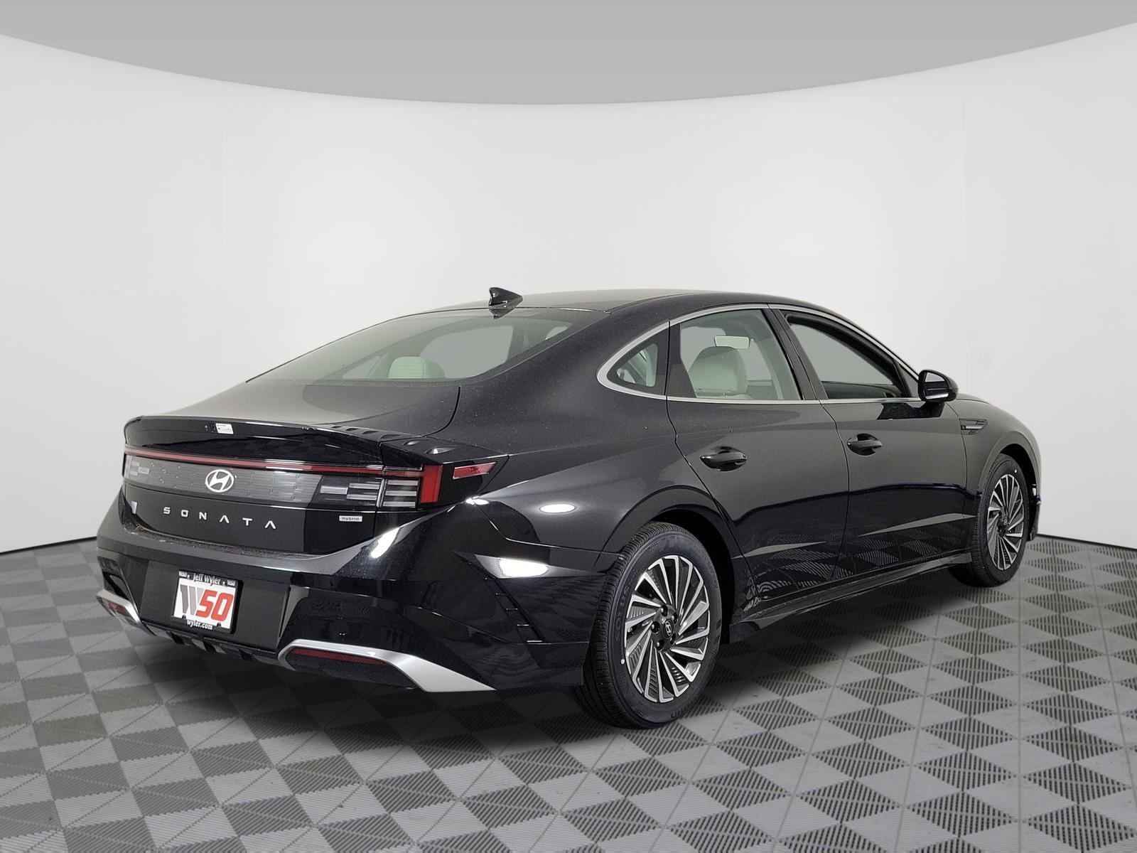 New 2025 Hyundai Sonata SEL image 3