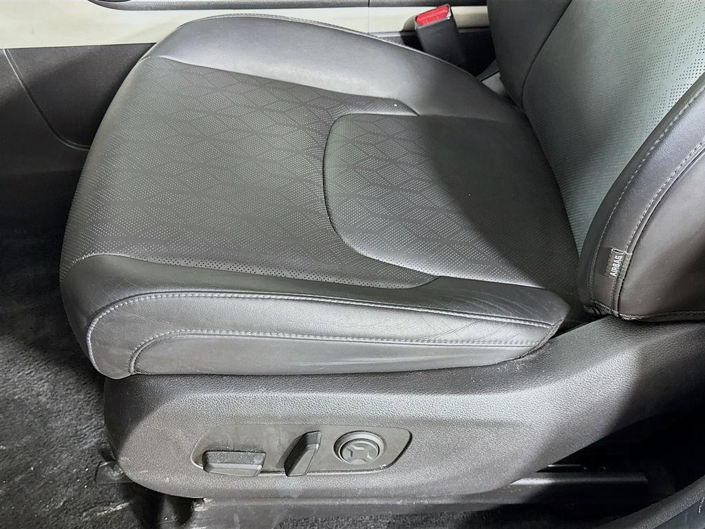 Used 2023 Kia Carnival SX image 23