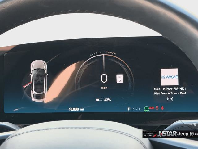 Used 2024 Lucid Air Touring image 22