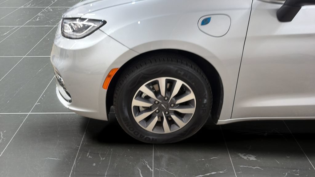 Used 2023 Chrysler Pacifica Touring-L FWD image 27