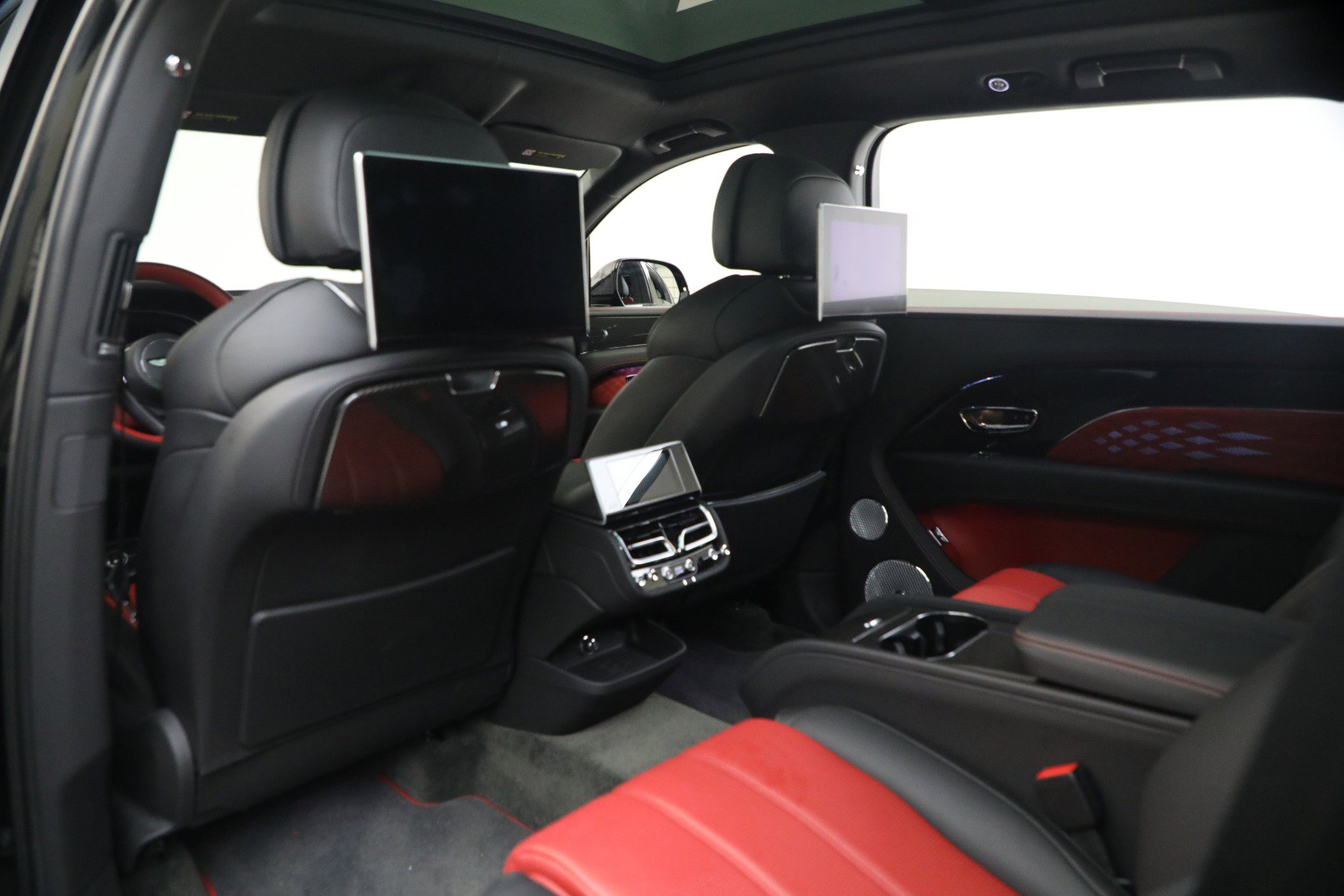 Used 2023 Bentley Bentayga Extended Wheelbase image 24