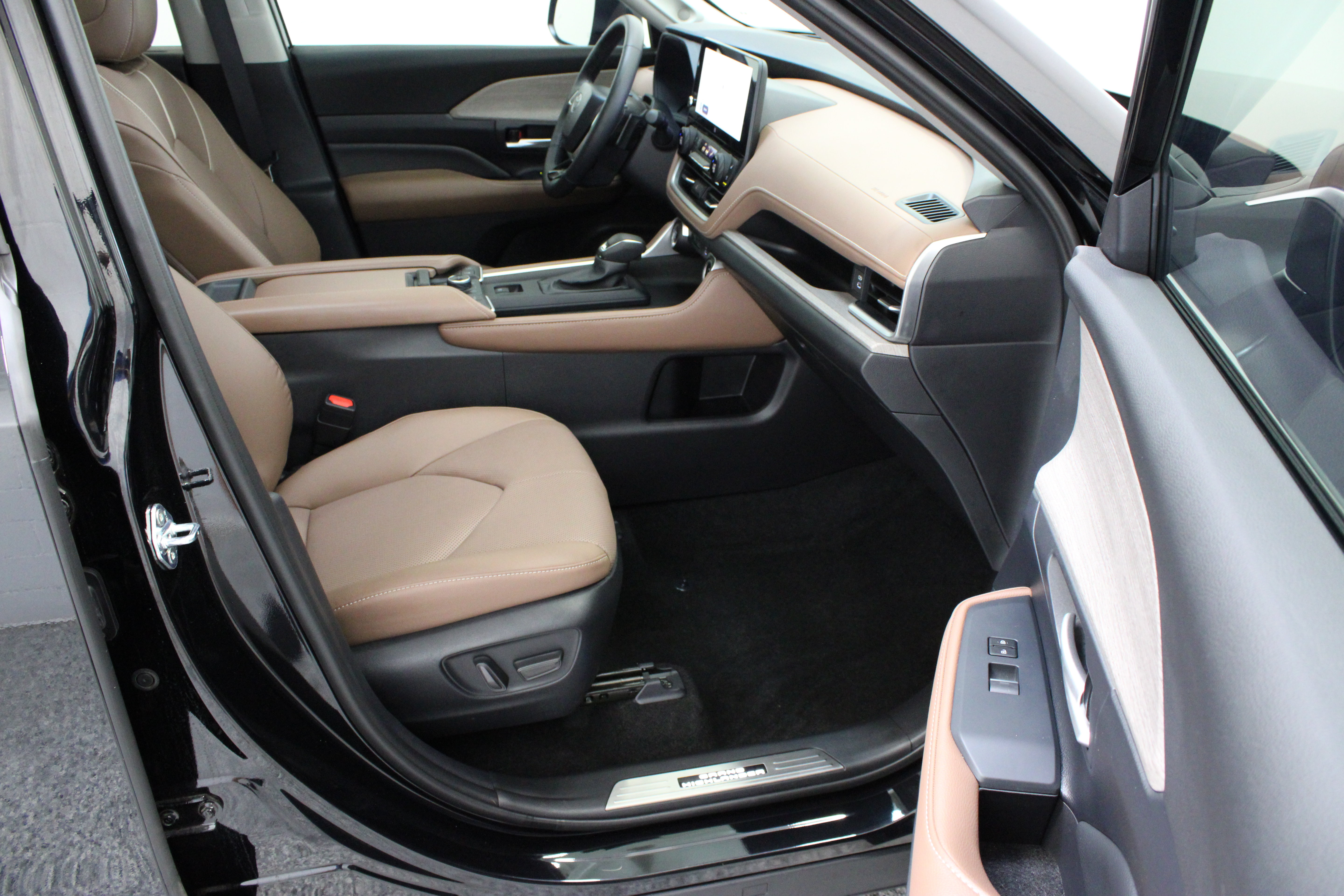 Used 2026 Toyota Grand Highlander AWD image 43