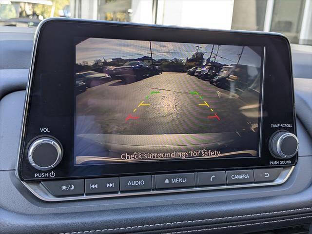 Used 2024 Nissan Rogue SV image 24
