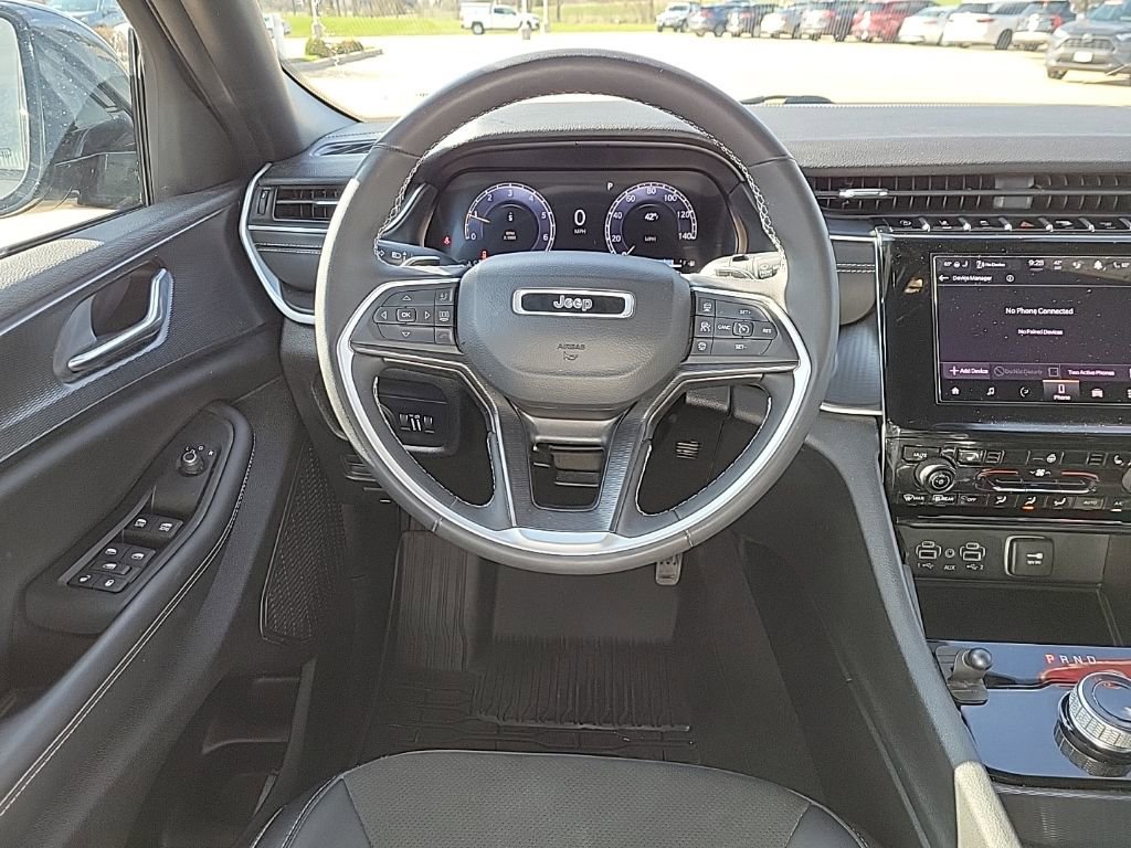 Used 2025 Jeep Grand Cherokee Altitude AWD/4WD image 13