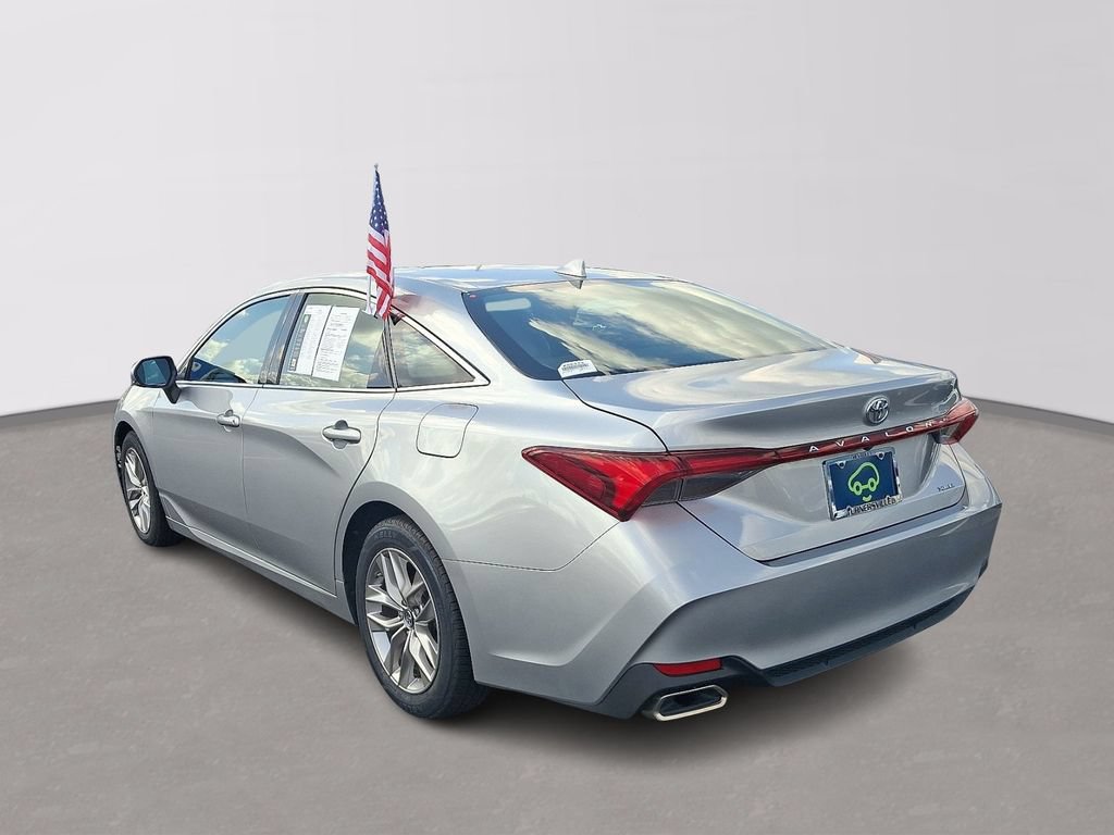 Used 2019 Toyota Avalon XLE w/ Moonroof Package FWD image 4