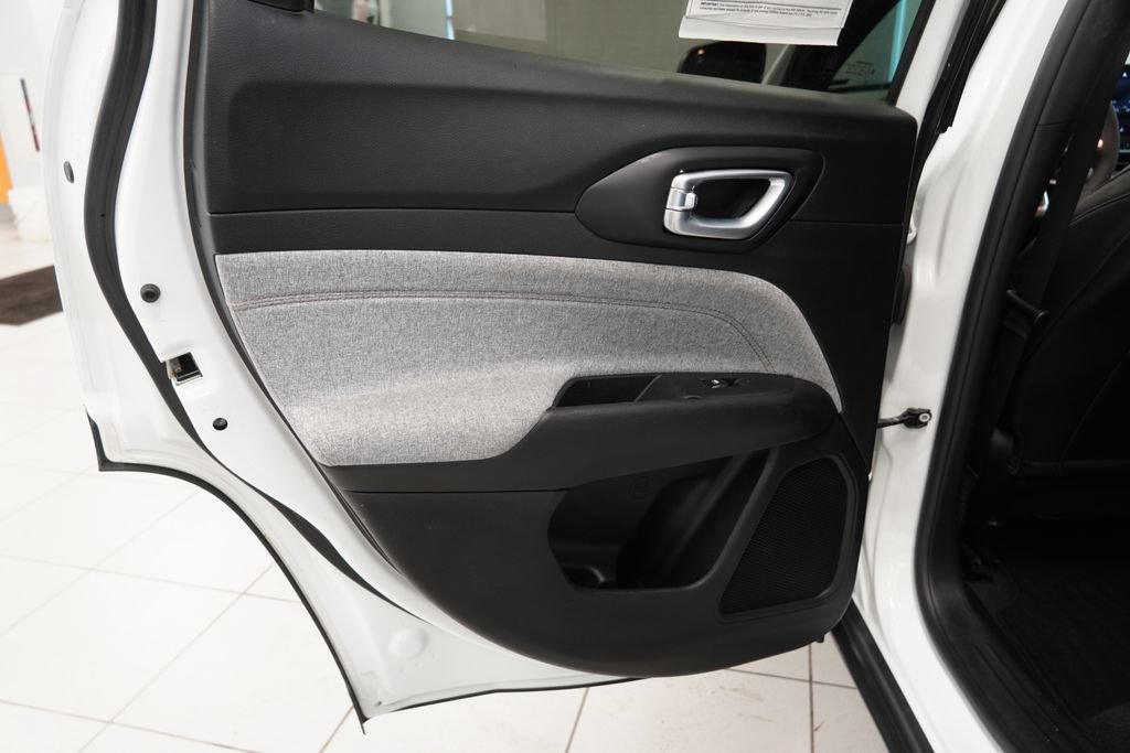 Used 2023 Jeep Compass Latitude AWD/4WD image 24