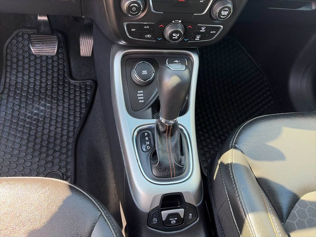 Used 2020 Jeep Compass Latitude w/ Cold Weather Group AWD/4WD image 29