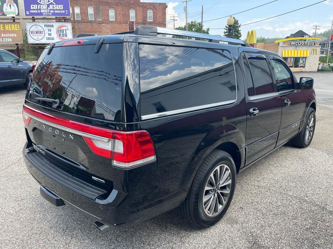 Used 2016 Lincoln Navigator L Select AWD/4WD image 6