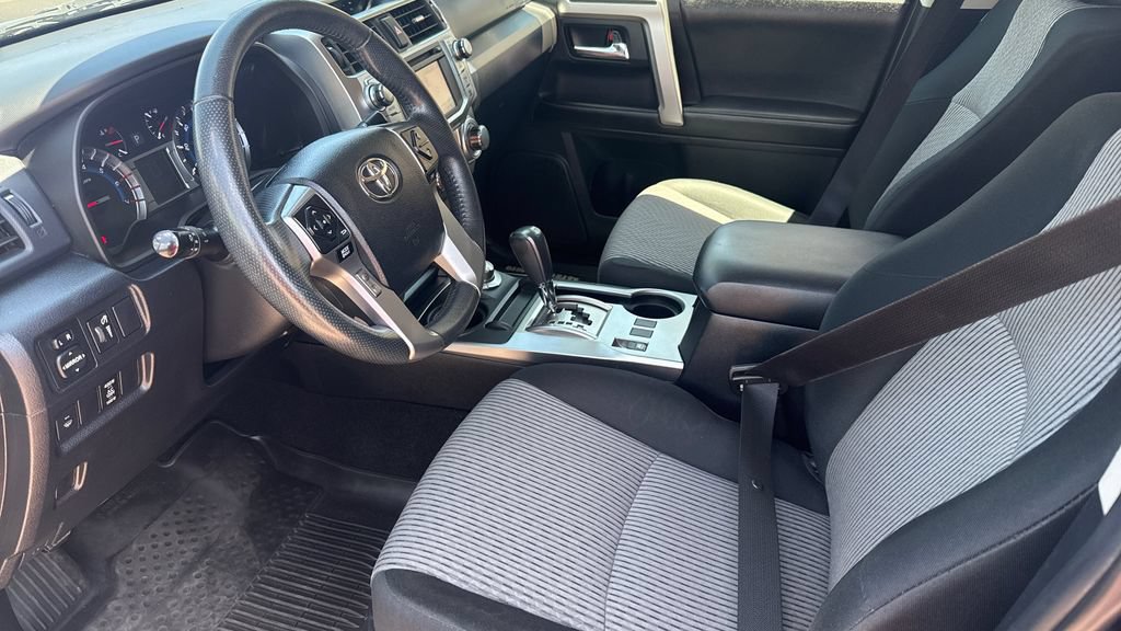 Used 2017 Toyota 4Runner SR5 AWD/4WD image 9