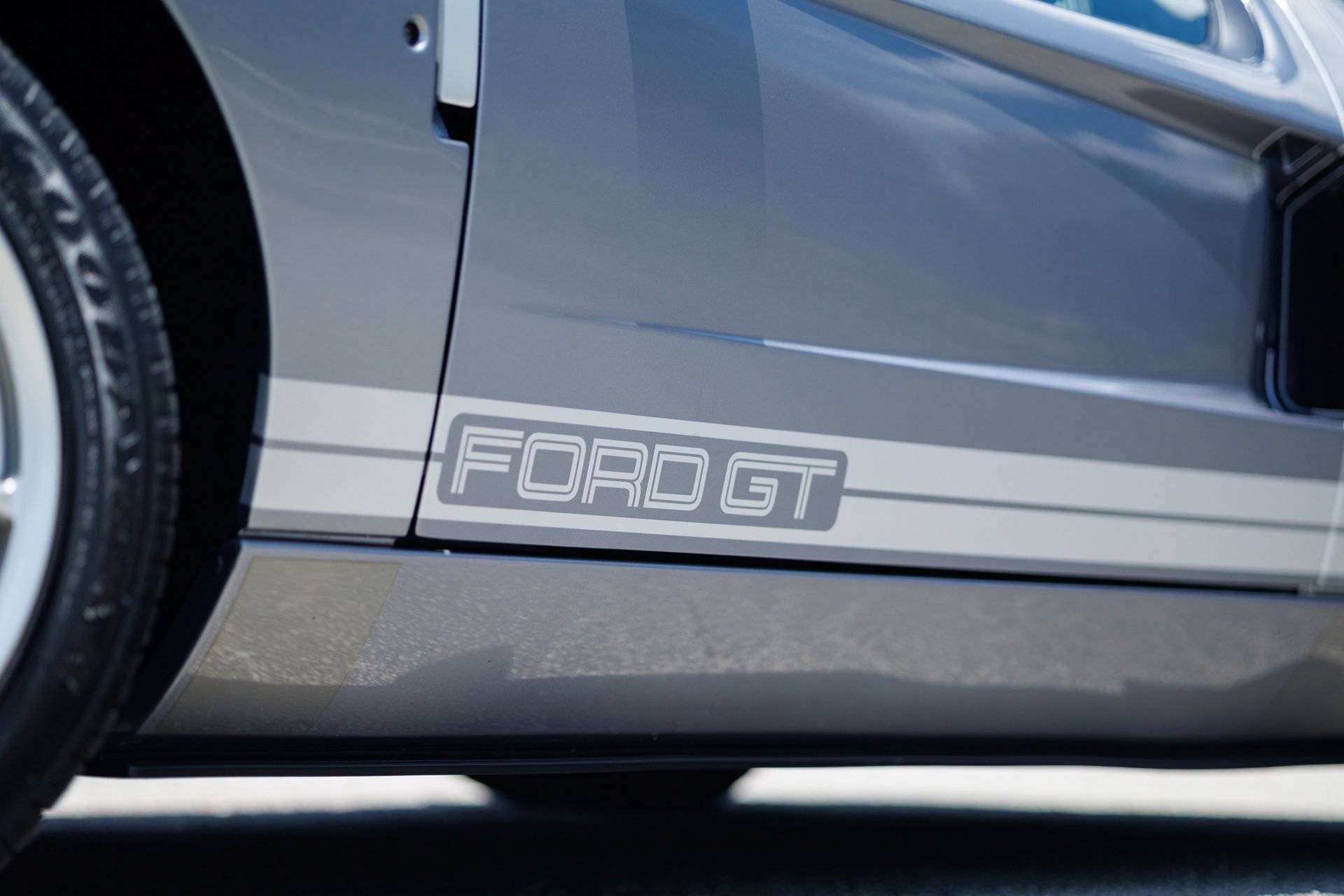 Used 2006 Ford GT RWD image 19