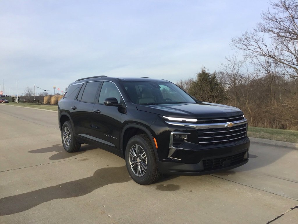 New 2026 Chevrolet Traverse LT w/ Driver Confidence Package image 1