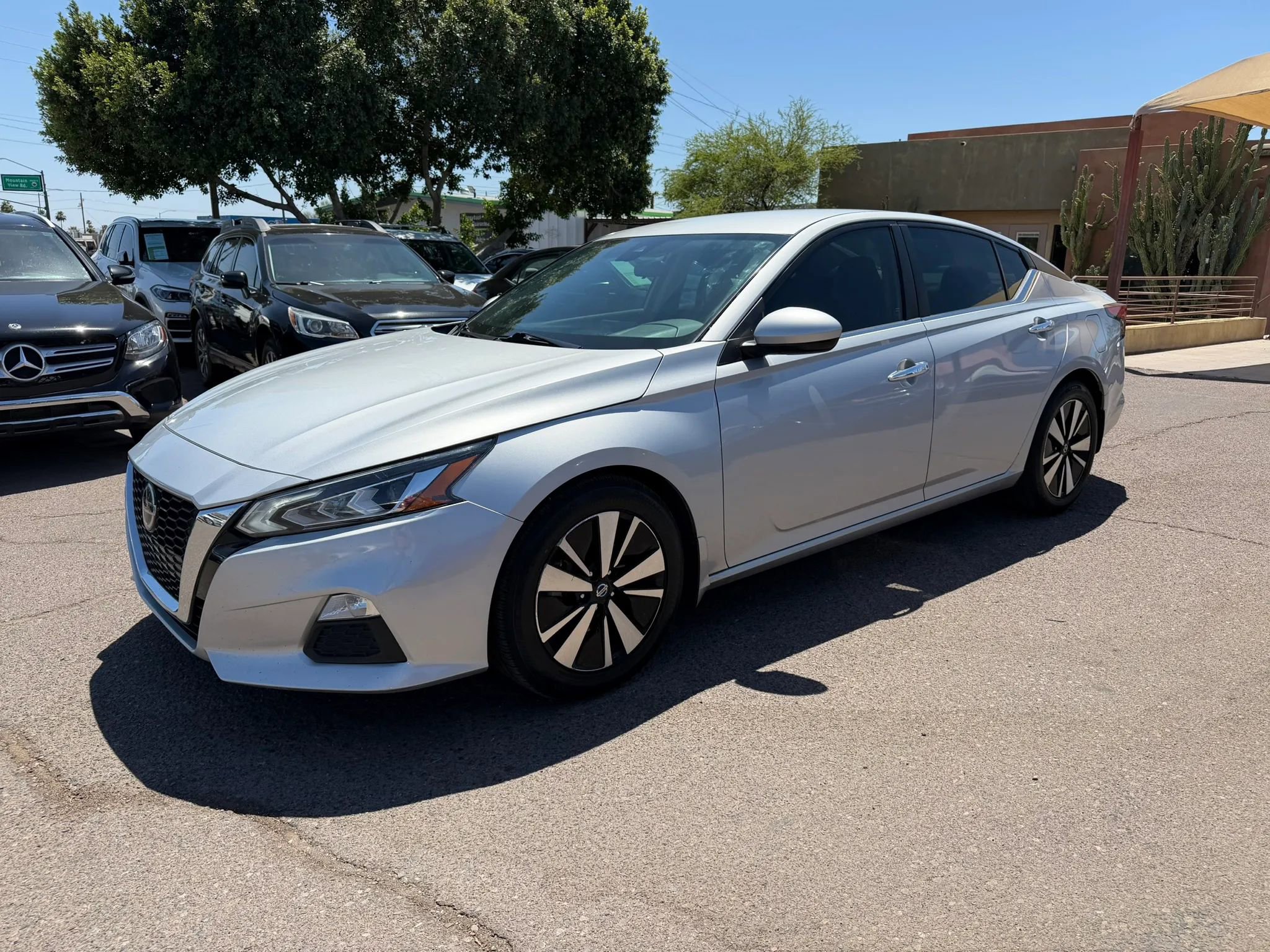 Used 2021 Nissan Altima 2.5 SV FWD image 1