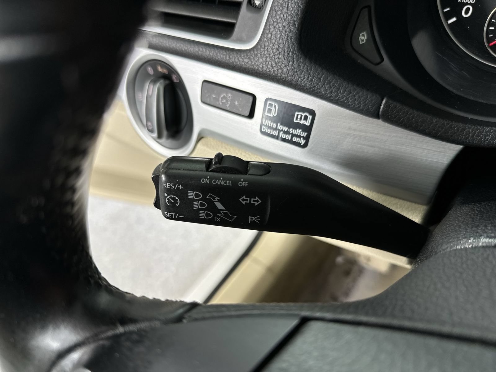 Used 2012 Volkswagen Passat TDI SE FWD image 13
