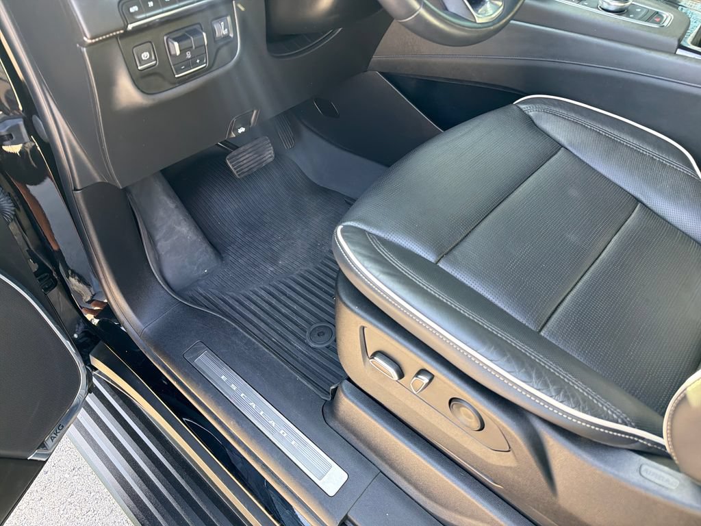 Used 2022 Cadillac Escalade ESV Sport w/ Touring Package AWD/4WD image 21