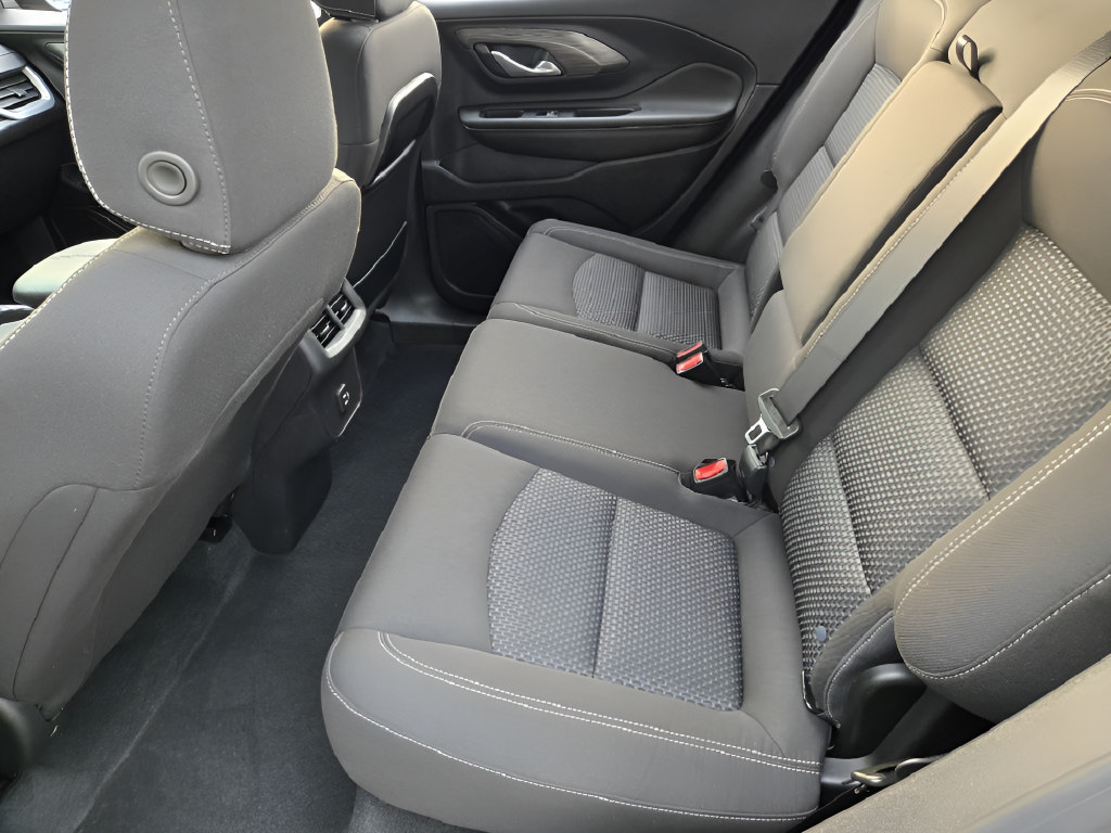 Used 2024 GMC Terrain SLE w/ Driver Convenience Package FWD image 29