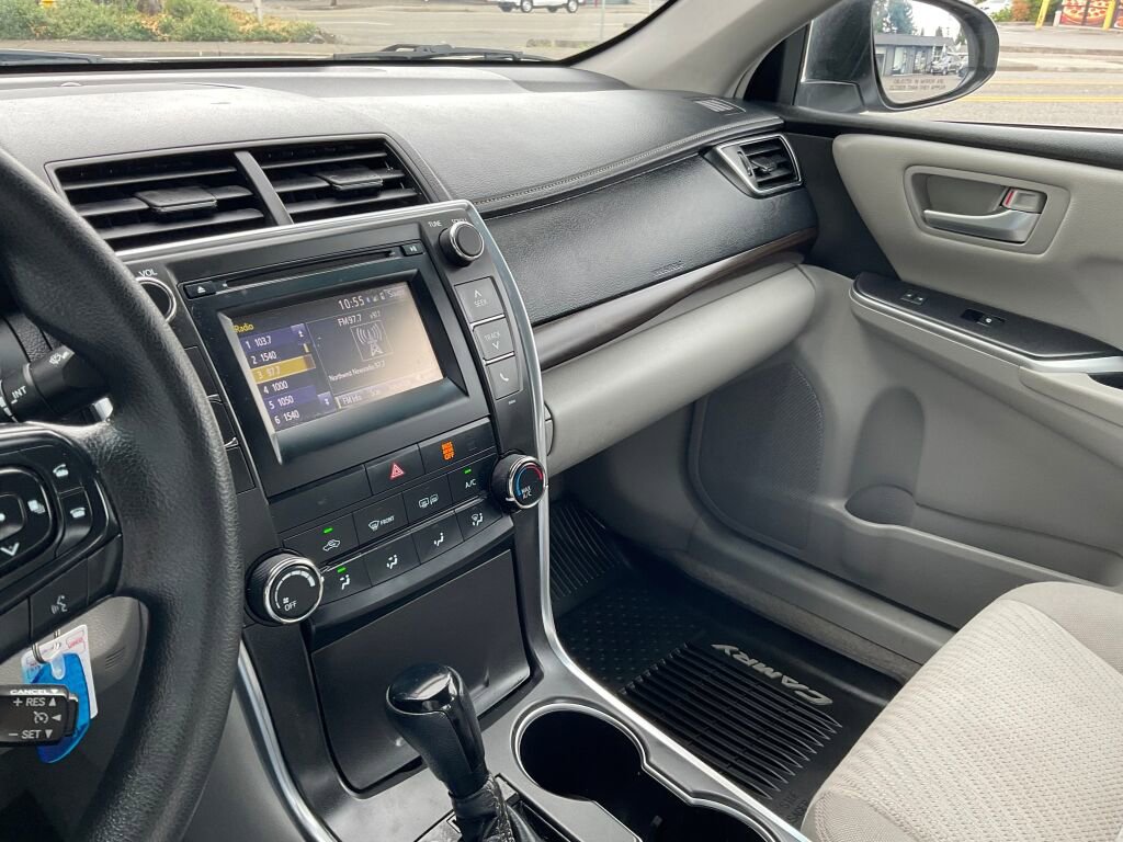 Used 2017 Toyota Camry LE image 24