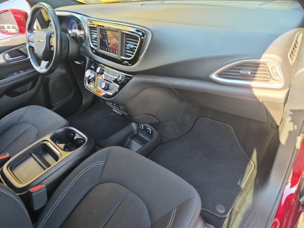Used 2018 Chrysler Pacifica Touring Plus w/ S Appearance Package FWD image 26