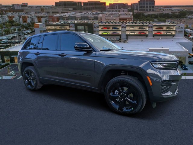 New 2025 Jeep Grand Cherokee Altitude image 1