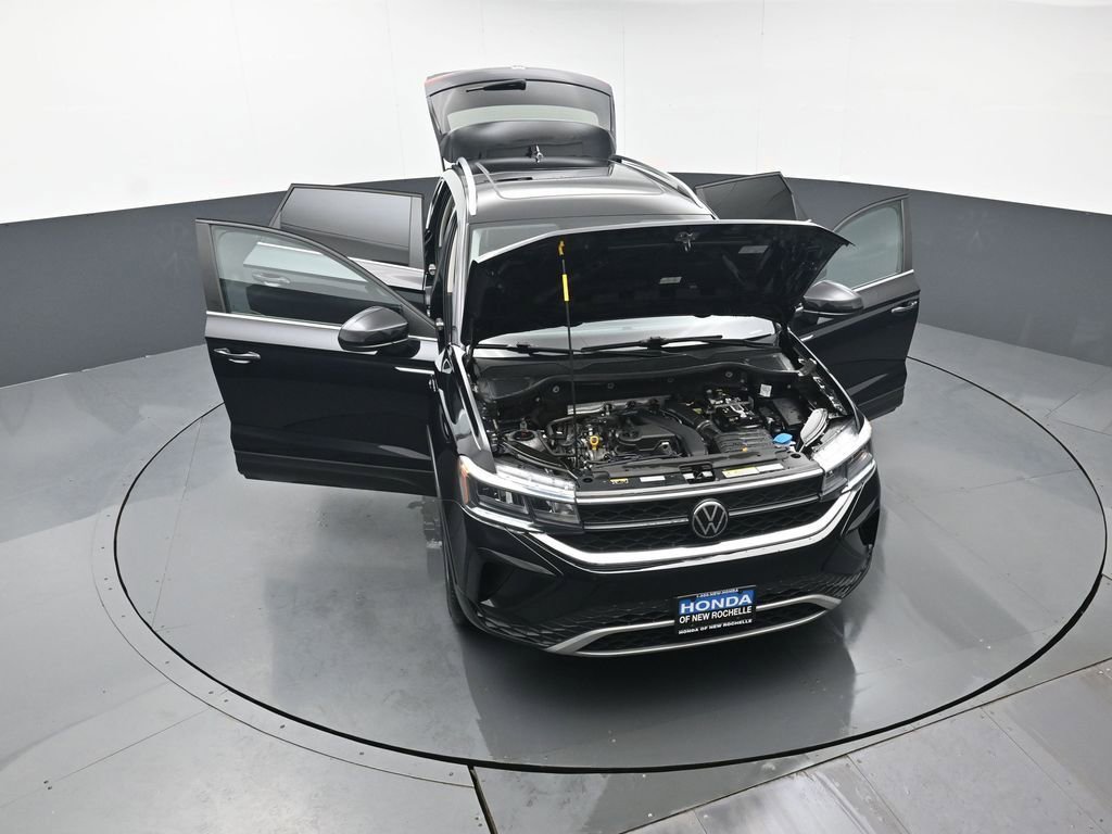 Used 2022 Volkswagen Taos SE w/ Panoramic Sunroof Package image 54