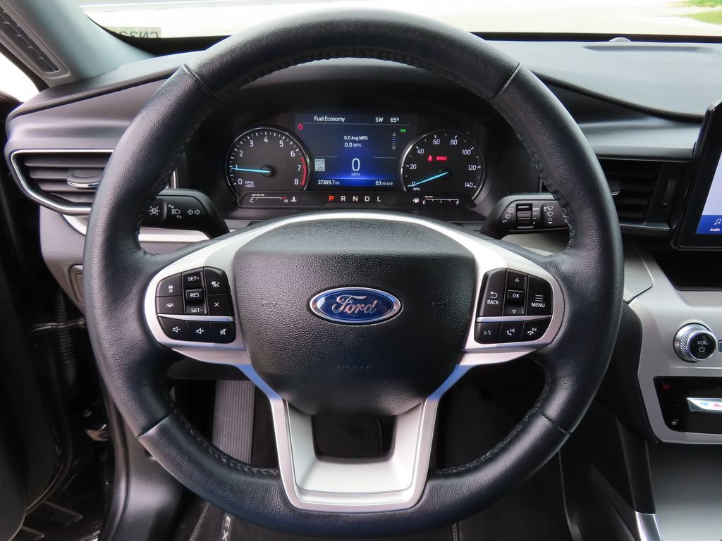 Used 2023 Ford Explorer XLT w/ Equipment Group 202A AWD/4WD image 12