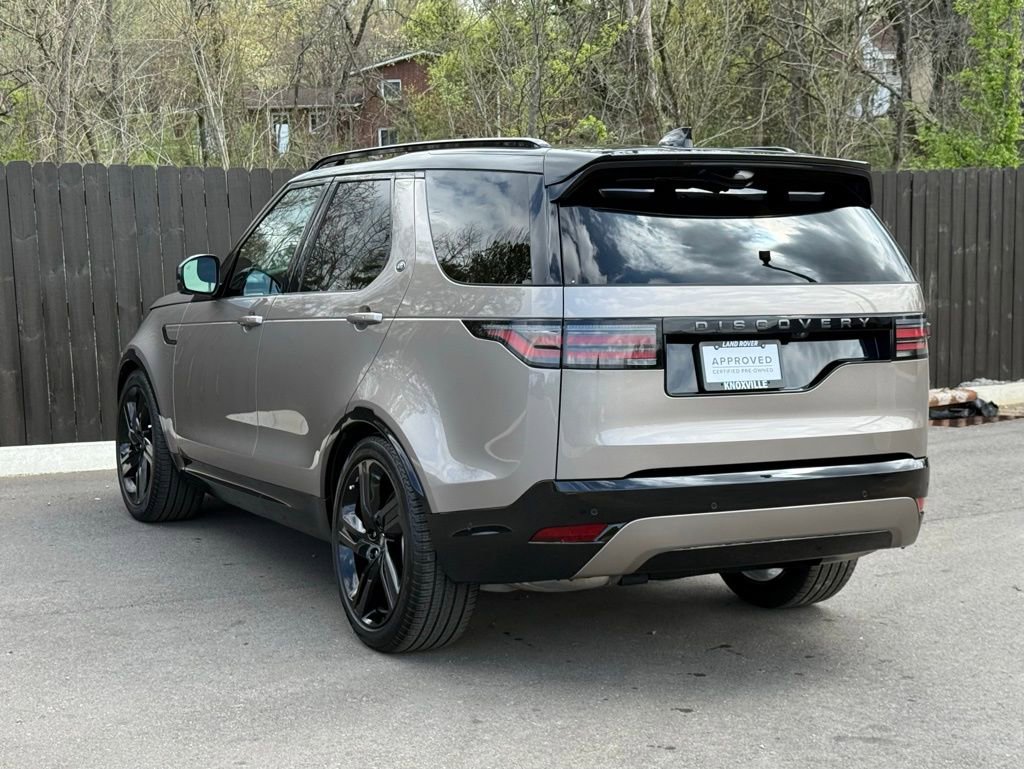 Certified 2025 Land Rover Discovery Dynamic SE image 3