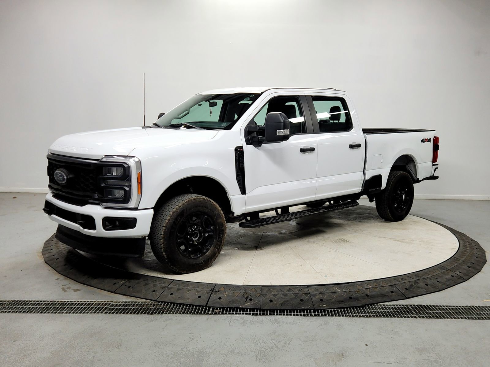 Used 2023 Ford F250 XL w/ STX Appearance Package image 3