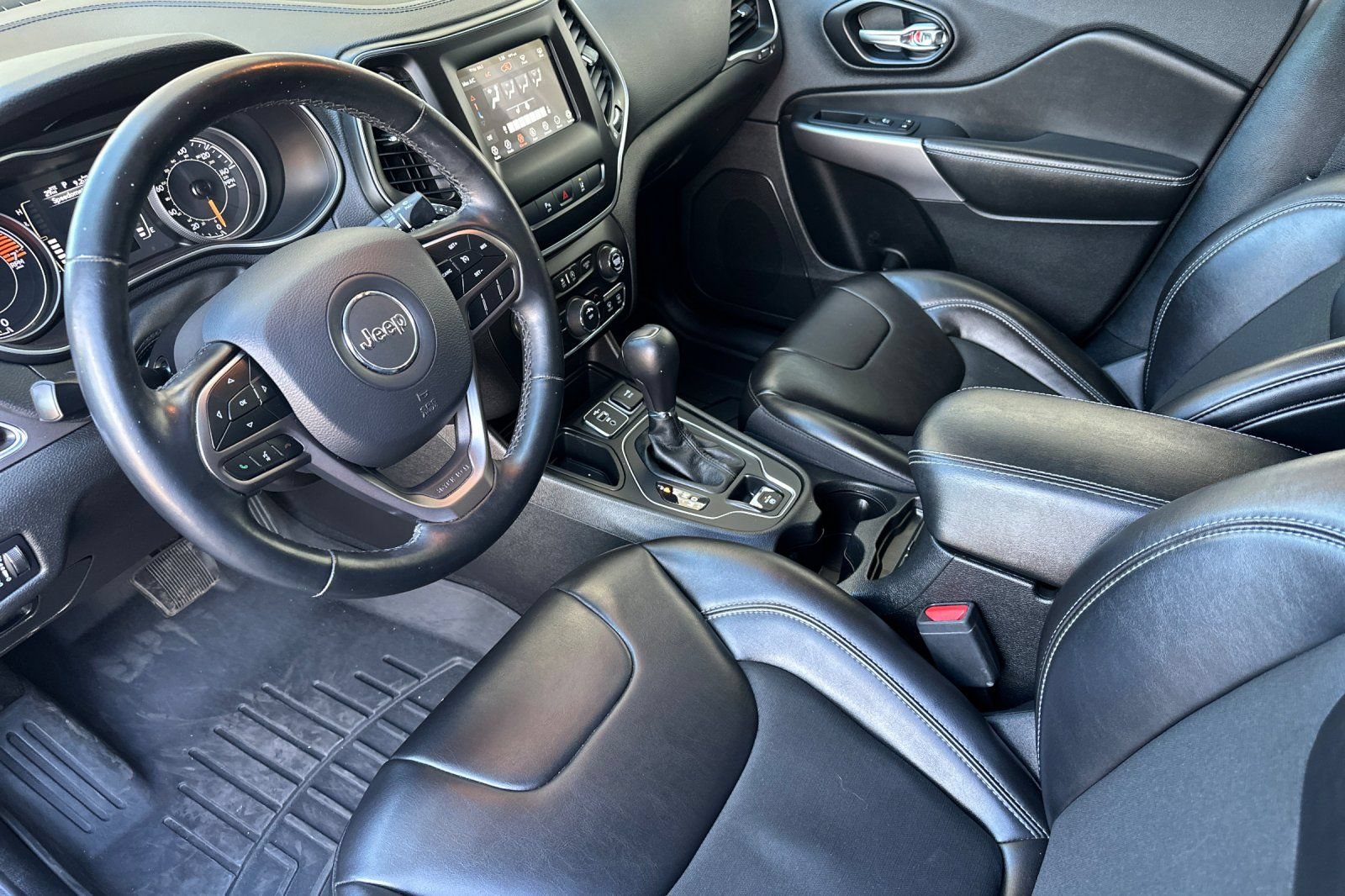 Used 2021 Jeep Cherokee Latitude Plus FWD image 10