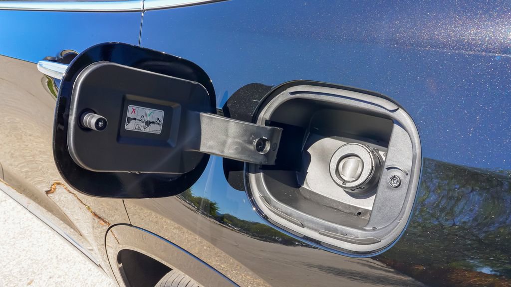 Certified 2025 Cadillac XT6 Premium Luxury w/ Technology Package image 10