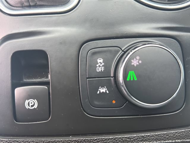 Used 2021 Chevrolet Traverse RS FWD image 22