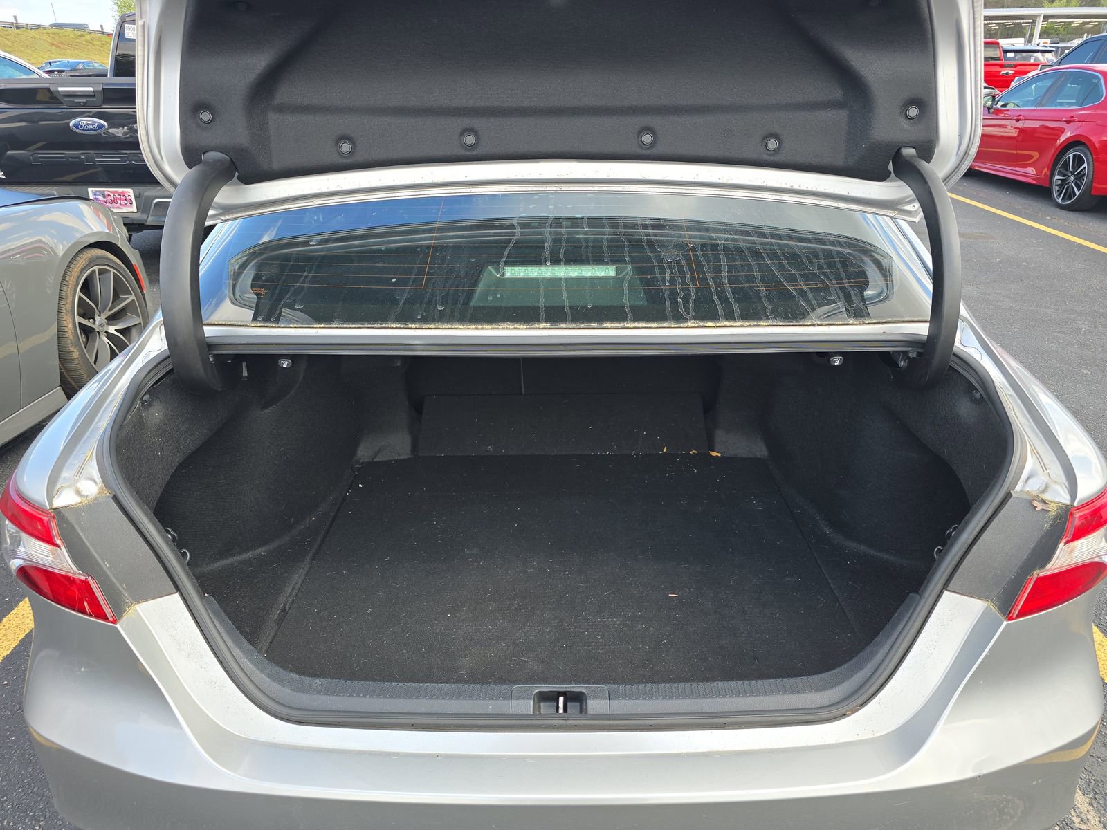 Used 2020 Toyota Camry LE image 23