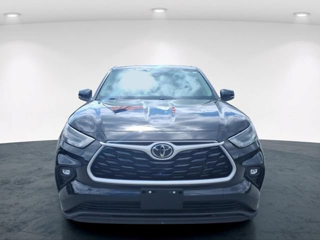 Used 2023 Toyota Highlander LE FWD image 4