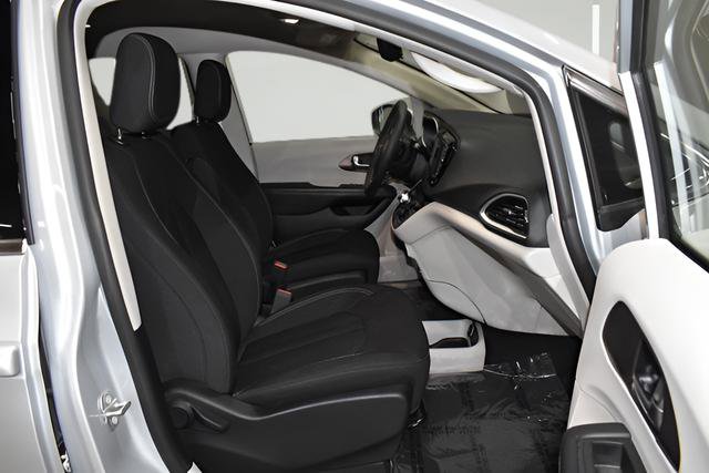Used 2023 Chrysler Voyager LX FWD image 28
