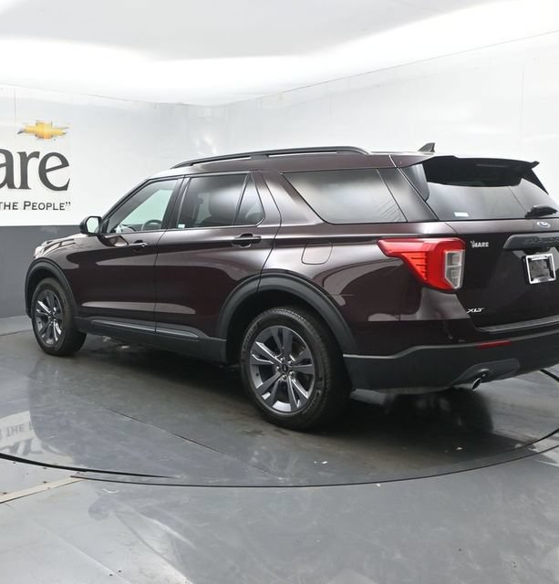 Used 2023 Ford Explorer XLT w/ Equipment Group 202A AWD/4WD image 54