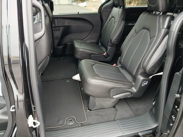 New 2026 Chrysler Voyager LX FWD image 25