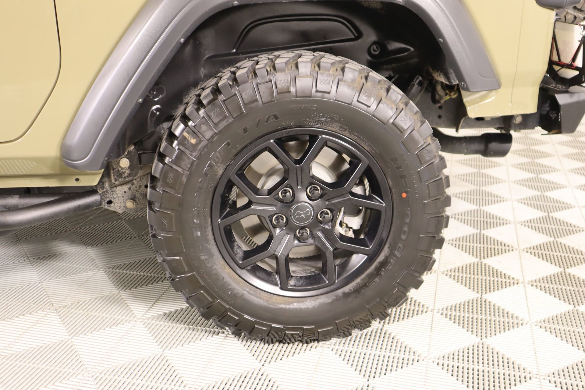 Used 2025 Jeep Wrangler Sport image 16