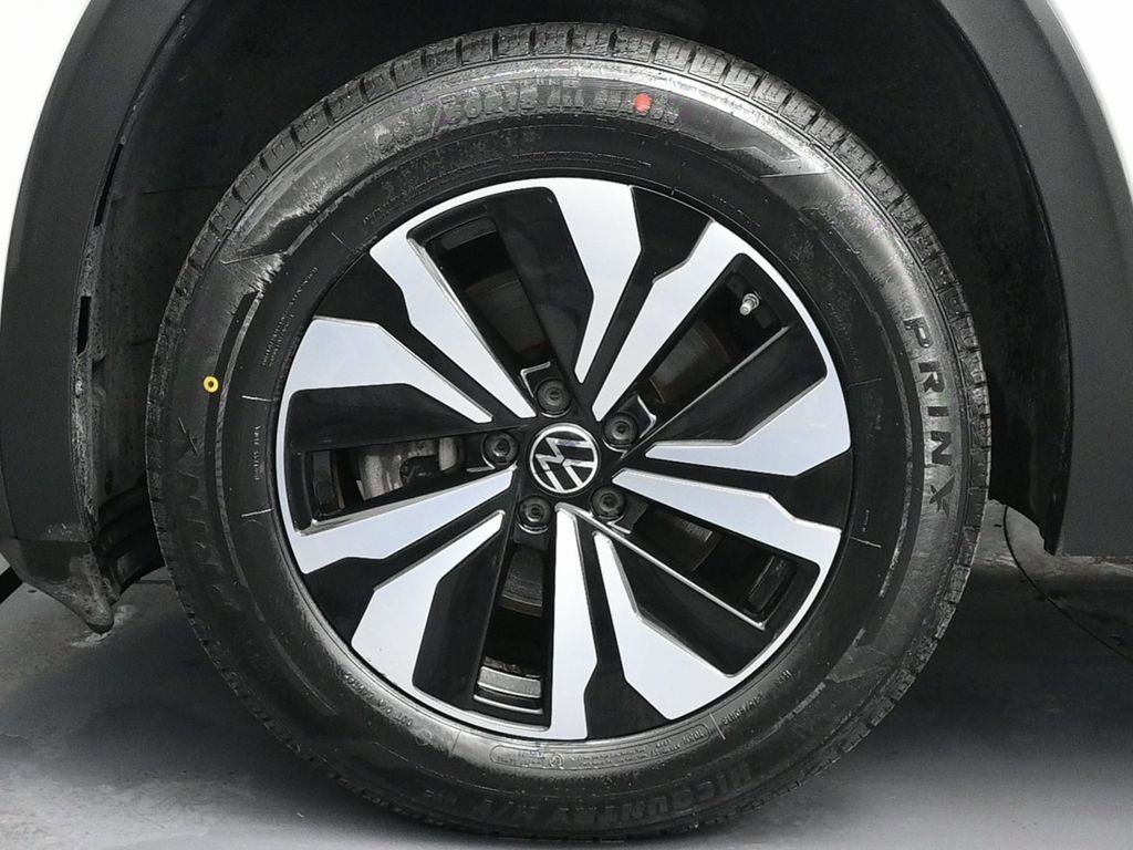 Used 2024 Volkswagen Atlas SE image 12