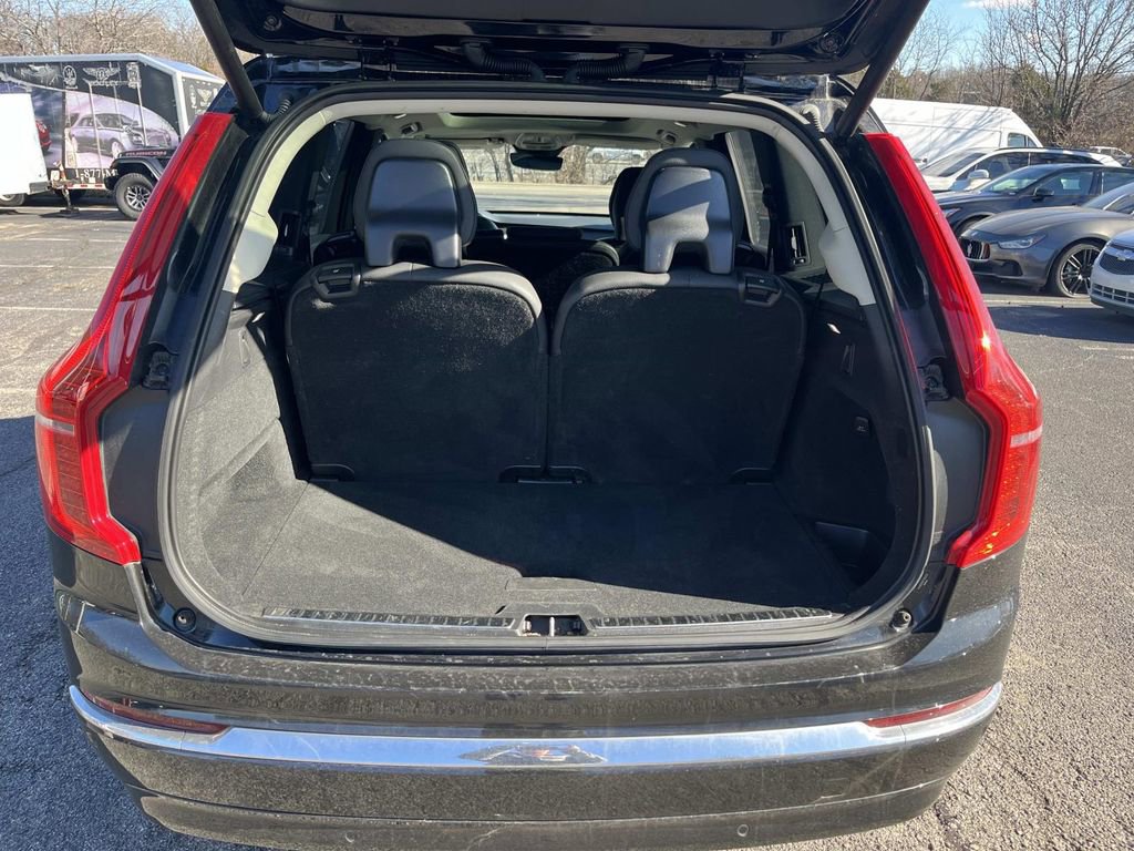 Used 2023 Volvo XC90 B6 Plus image 12