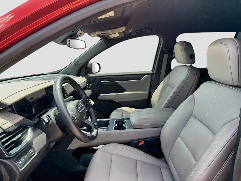 Used 2025 GMC Acadia Elevation w/ Elevation Premium Package FWD image 11
