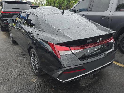 Used 2025 Hyundai Elantra Sport image 5