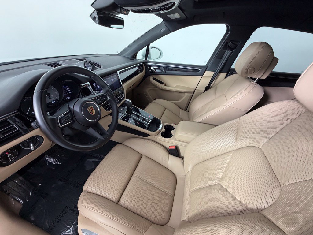 Certified 2024 Porsche Macan S AWD/4WD image 4