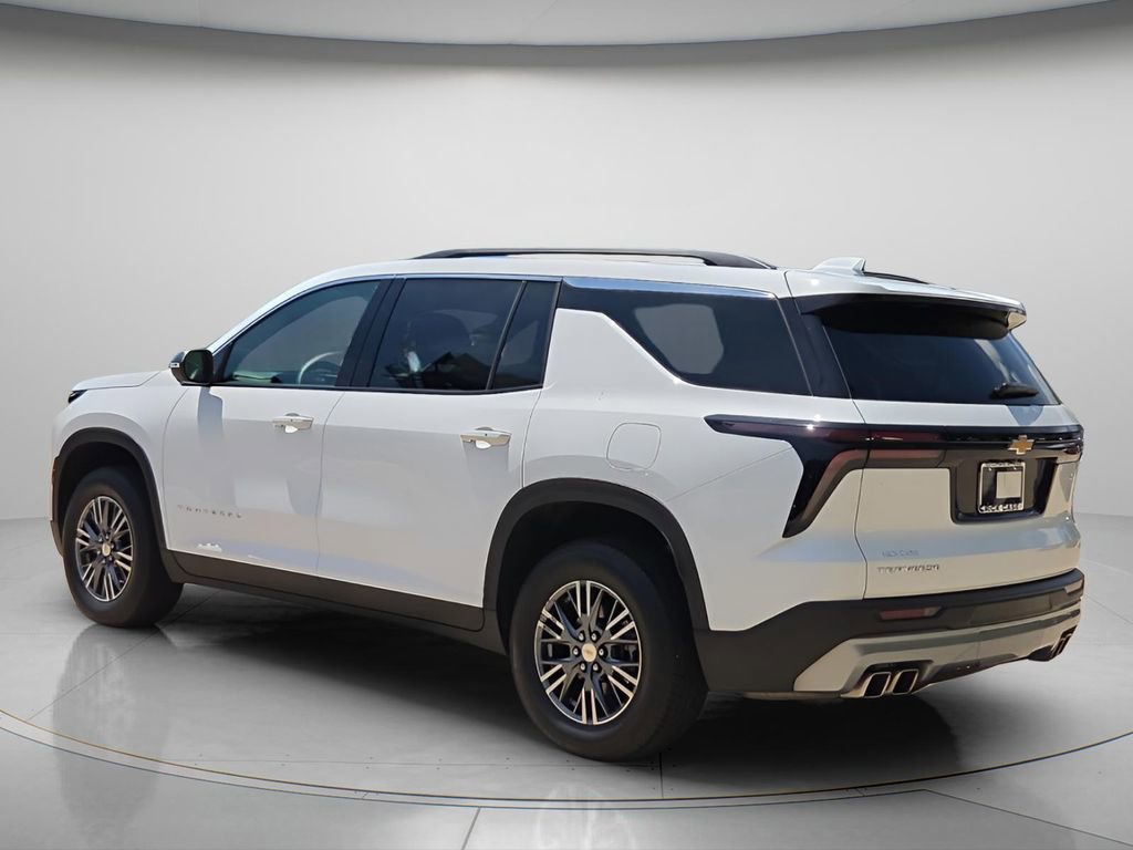 Used 2024 Chevrolet Traverse LT w/ Trailering Package FWD image 6
