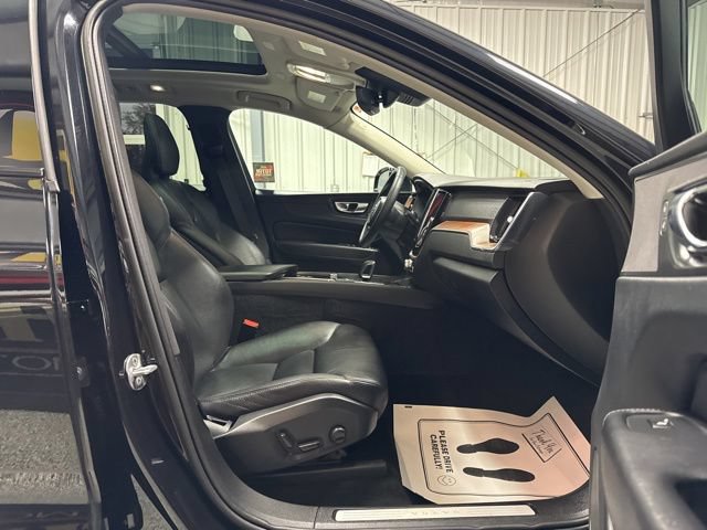 Used 2023 Volvo XC60 B5 Plus AWD/4WD image 26