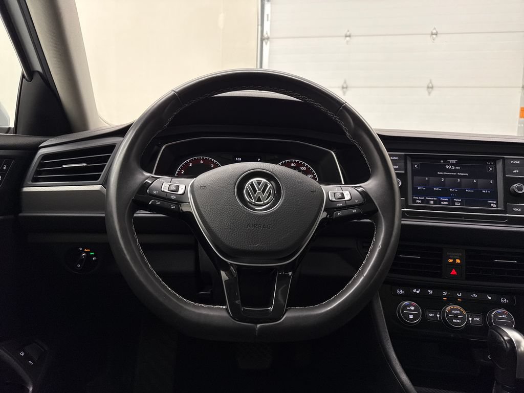 Used 2021 Volkswagen Jetta SE w/ SE Cold Weather Package FWD image 14