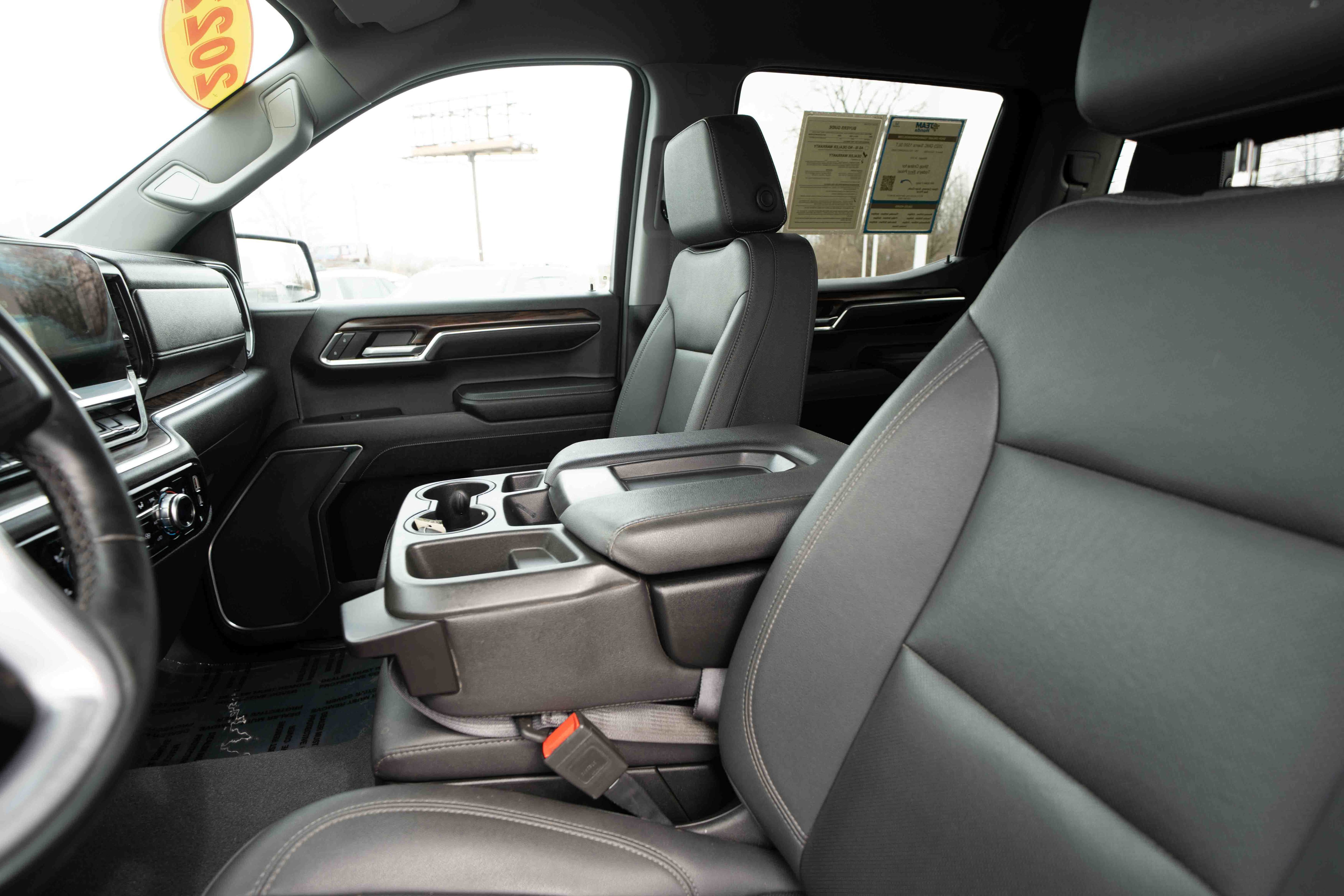 Used 2023 GMC Sierra 1500 SLT AWD/4WD image 10