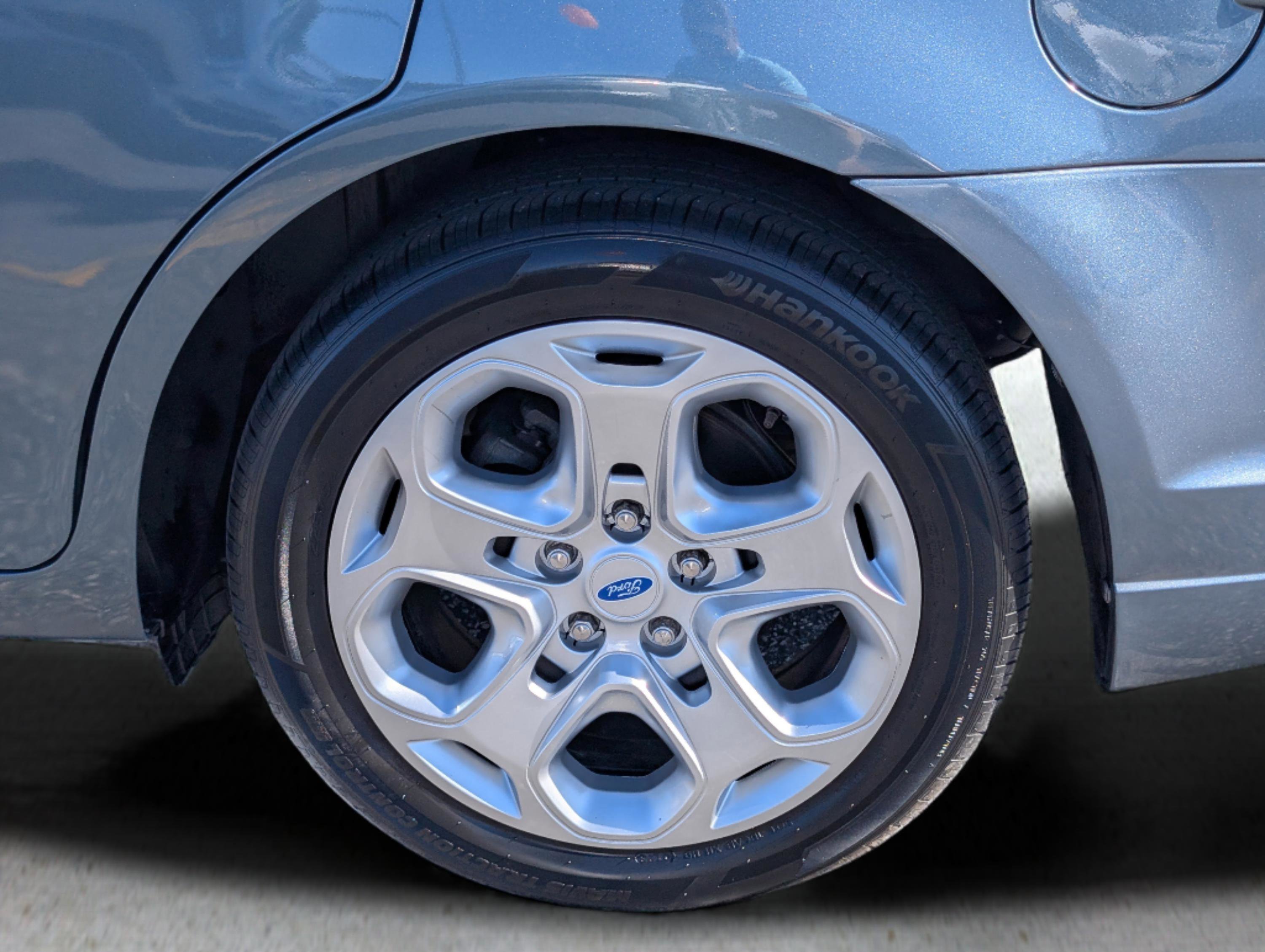 Used 2011 Ford Fusion SE image 9