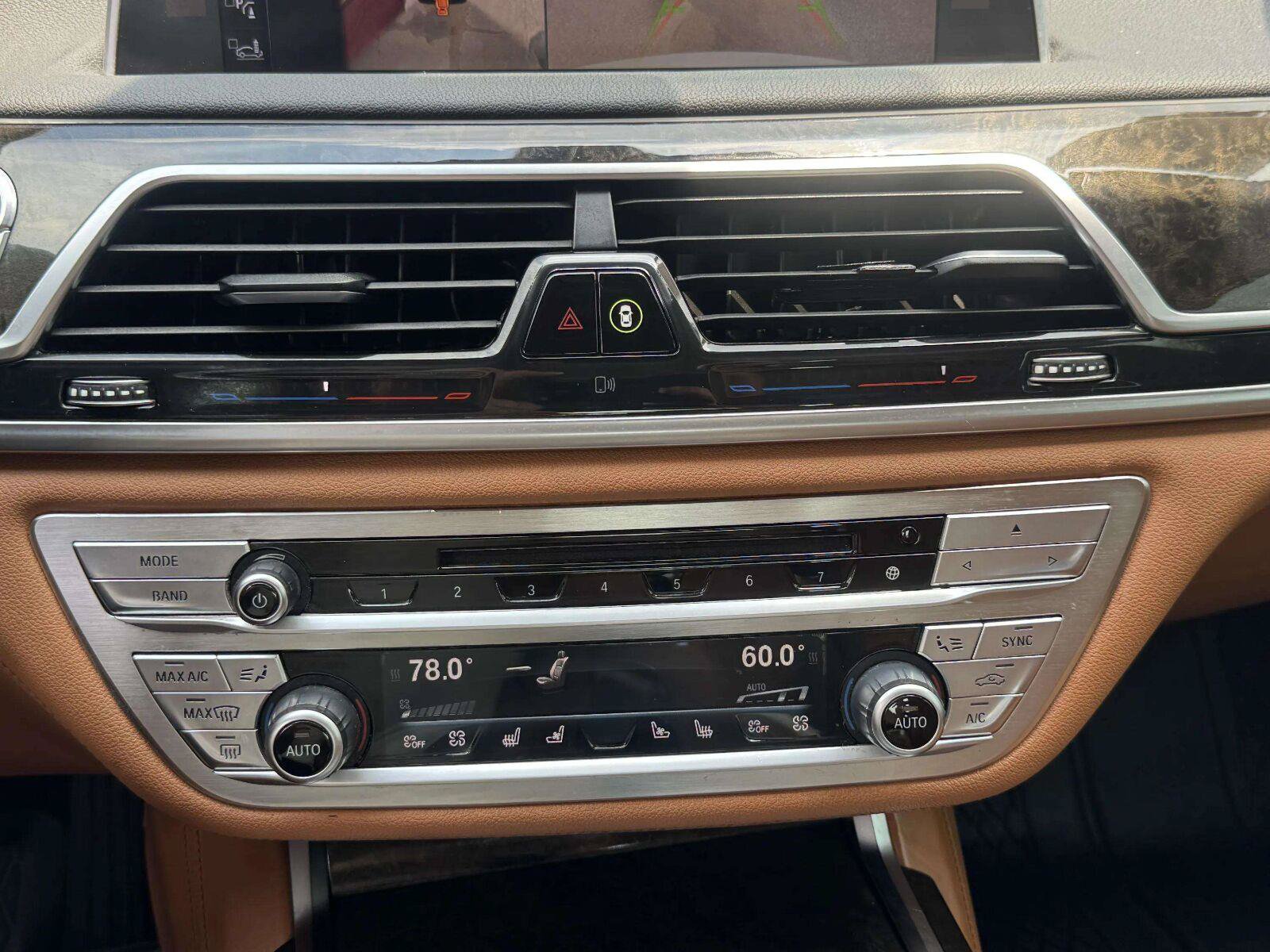 Used 2016 BMW 750i xDrive AWD/4WD image 31