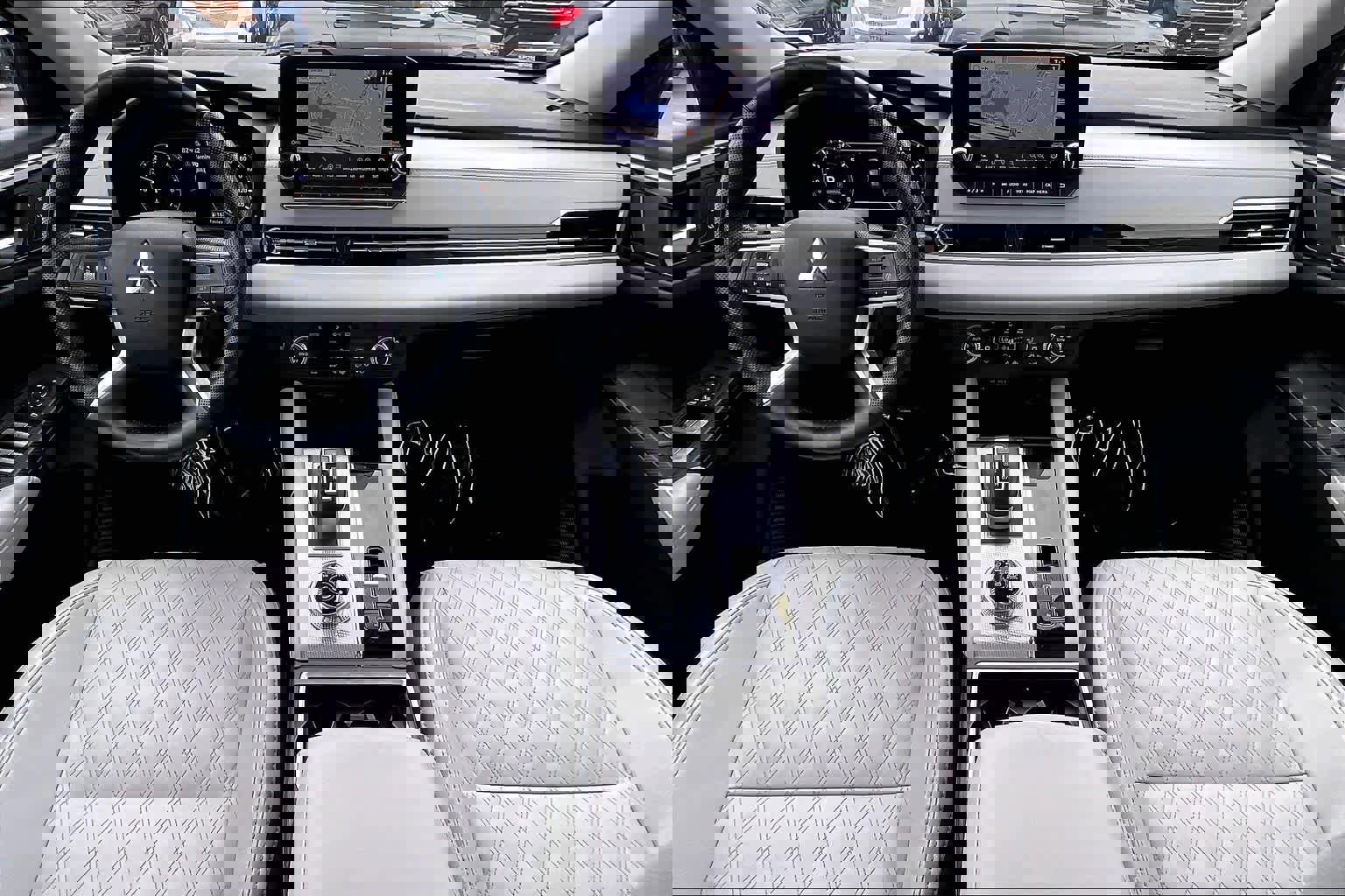 Used 2023 Mitsubishi Outlander SEL image 14