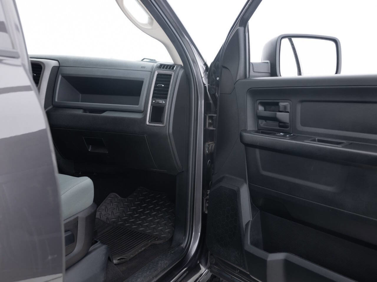Used 2018 RAM 1500 Express w/ Express Value Package AWD/4WD image 35
